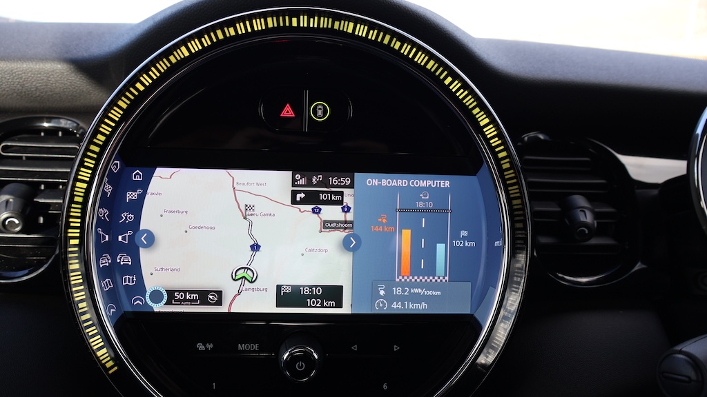 Infotainment of the electric Whale Coast Solar Mini Cooper SE