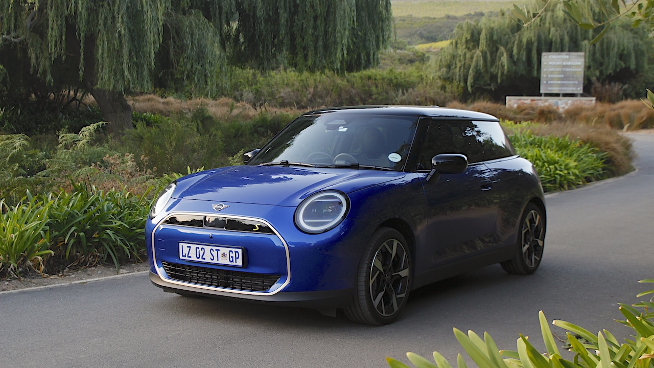 MINI Cooper SE at wine estate