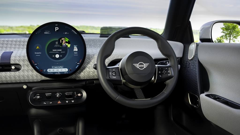 MINI Cooper SE dashboard