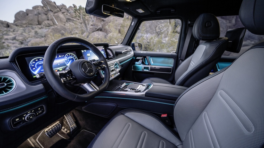Front seats and dashboard Mercedes-Benz G580 with EQ Technology EDITION ONE