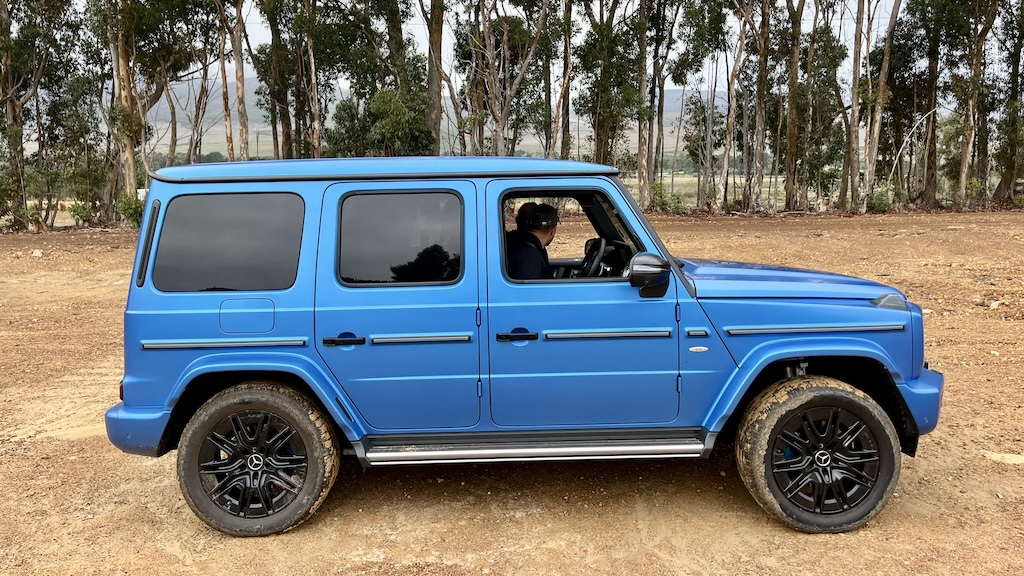 Mercedes-Benz G580 EQ in profile