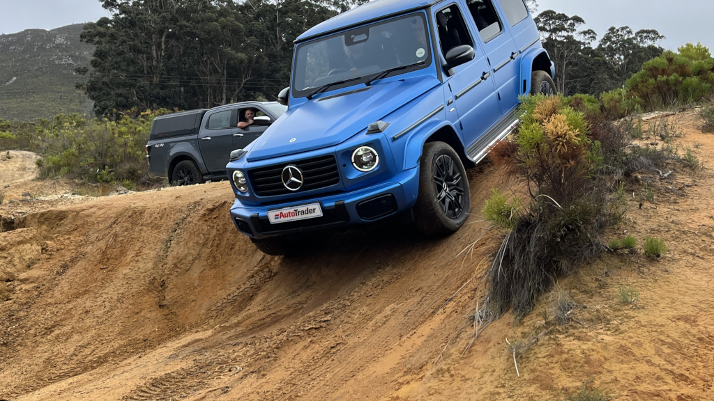 Mercedes-Benz G580 with EQ Technology EDITION ONE descending