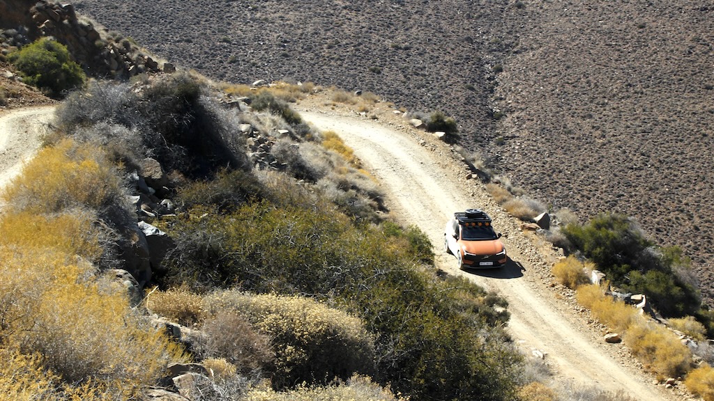Volvo EX30 CC descending Gannaga Pass