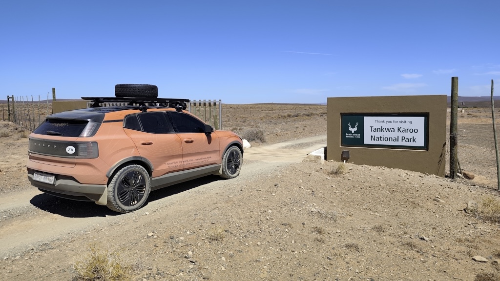EX30 CC and sign saying thanks for visiting Tankwa Karoo National Park