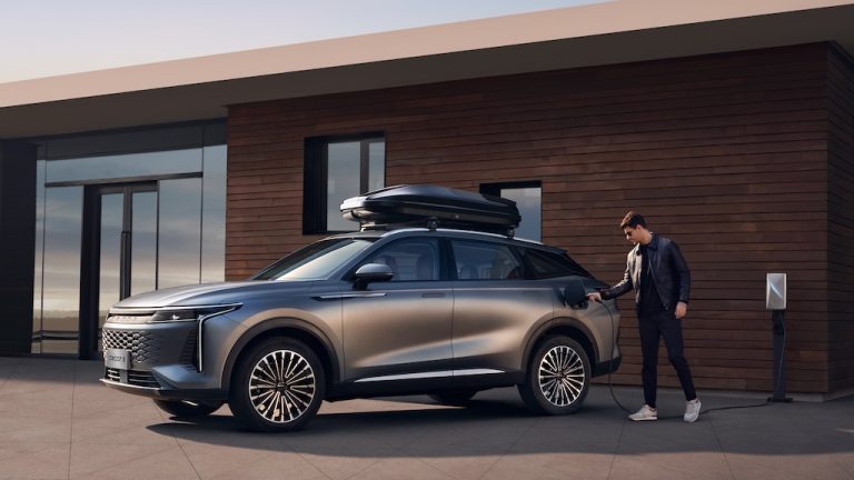 Omoda C9 PHEV plugged in