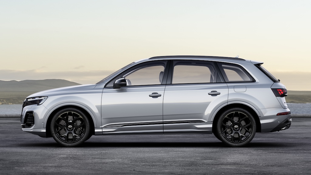 Silver Audi Q7 in profile
