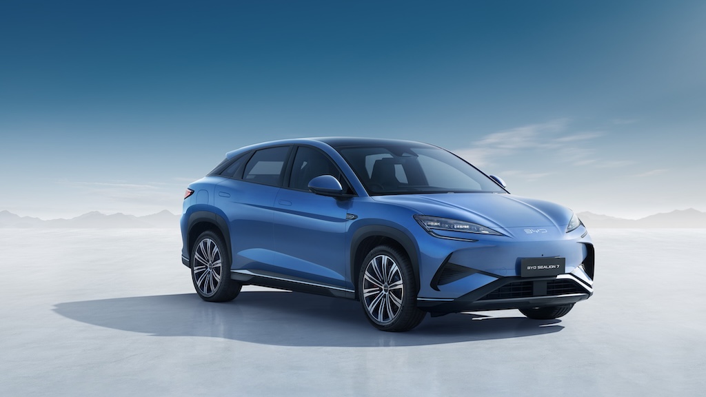 A blue BYD Sealion 7 seen from a front angle