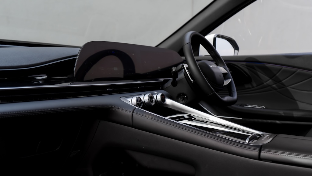 Omoda C9 PHEV middle console and screens